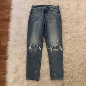 American eagle light wash mom jeans
